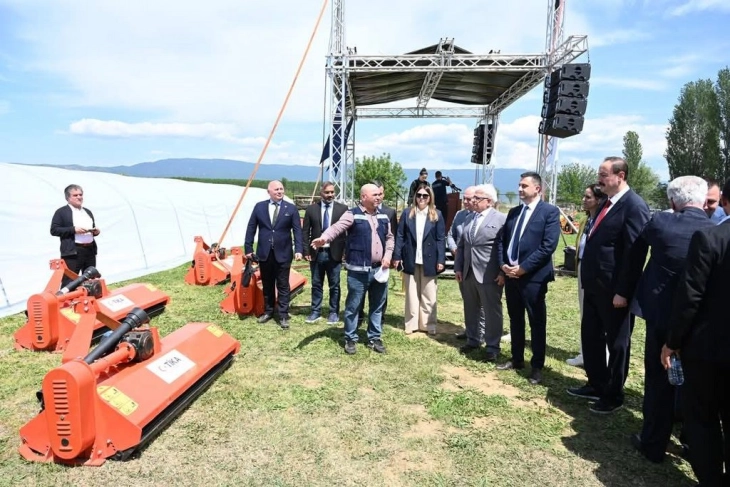 Турската ТИКА додели механизација на земјоделци од турска националност во Општина Василево
