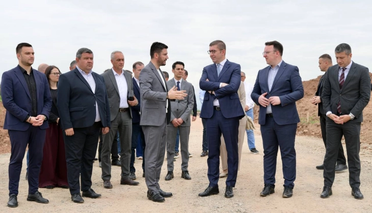 Мицкоски во посета на Општина Карбинци 