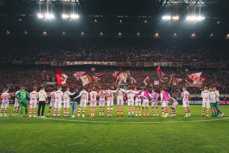 Келн го отпушти тренерот пред можното враќање во Бундеслигата