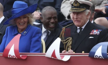 Кралот Чарлс и украински војници на парадата за Денот на победата во Лондон