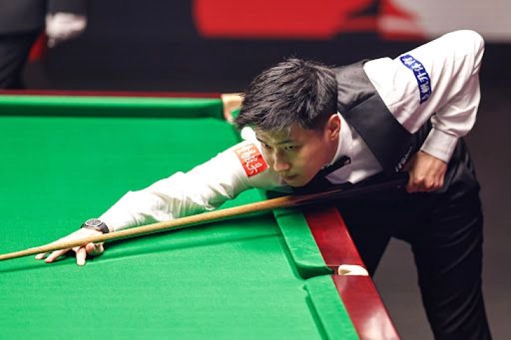 Синтонг прв Кинез со титулата светски првак во снукер