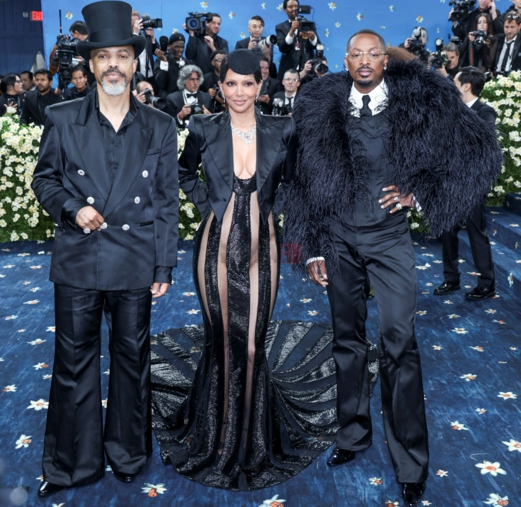 Хали Бери во проѕирна тоалета на „Мет-галата“