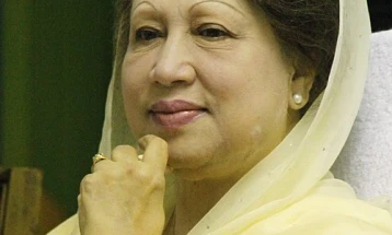 Поранешната премиерка на Бангладеш, Каледа Зија, се врати во земјата