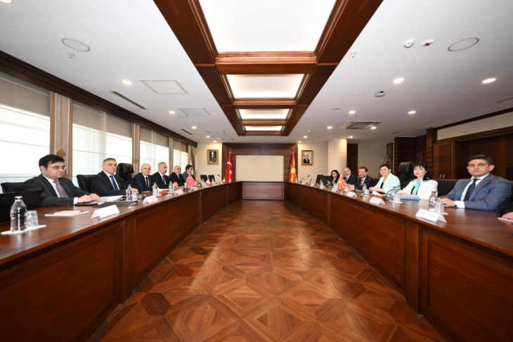 Средба на Димитриеска-Кочоска со турскиот министер за трезор и финансии Шимшек, договорено интензивирање на соработката