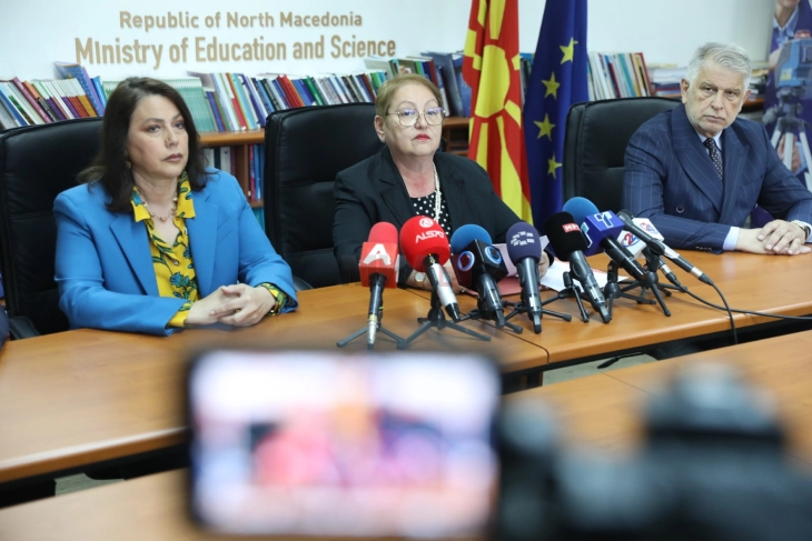 Janevska: Po përpiqemi seriozisht të ulim fluksin e studentëve