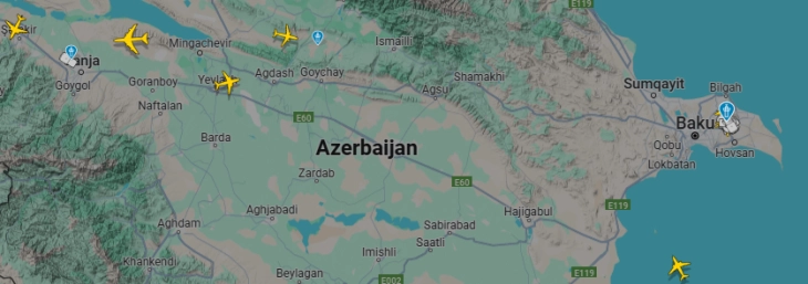 Српски медиуми: Авионот со кој патува Вучиќ слетал во Баку, засега не може да продолжи кон Москва