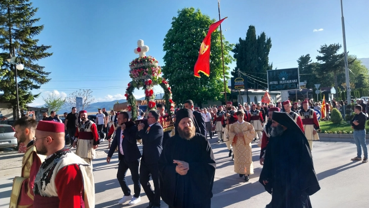 Литијата со моштите на „Свети Георгиј Победоносец“ традиционално и годинава ја осветија Струга