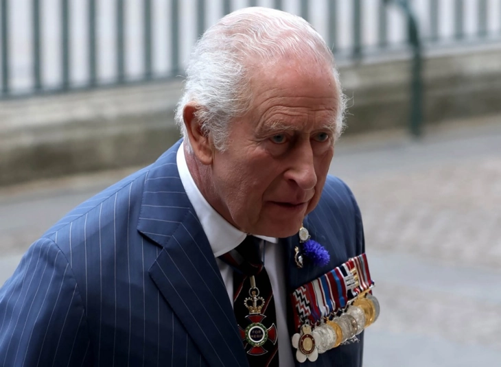 Британскиот крал положи венец во спомен на војниците кои загинаа во Втората светска војна