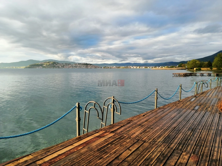 Mot me vranësira të ndryshueshme, pasdite dhe gjatë natës me reshje shiu