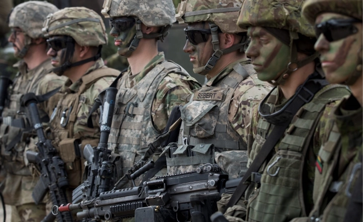 Американската војска ќе отпушти 1.000 трансродови припадници