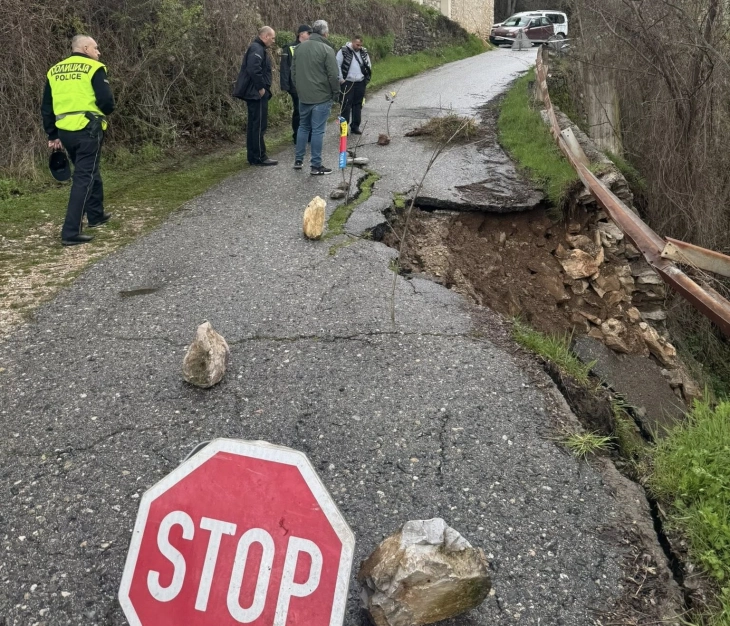Потребна е итна санација на патот во Галичник 