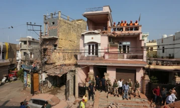 Тринаесет цивили загинаа во пакистанскиот дел на Кашмир во последните 12 часа