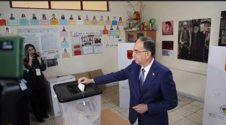 Në zgjedhjet në Shqipëri, deri në orën 11 pjesëmarrja është 13,5 përqind, votuan edhe Begaj, Rama dhe Berisha