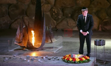 Германскиот министер за надворешни работи изрази „ужас и срам“ при посетата на Меморијалот на Холокаустот во Израел