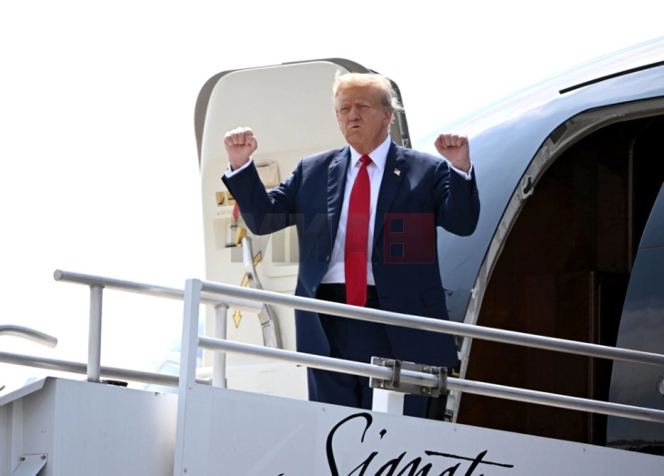 Еј-Би-Си Њуз:  Трамп добива златен „Ер Форс Уан“ од Катар, планира да го задржи