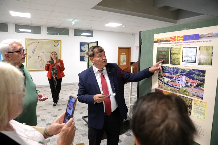 Отворена изложба „Првите парламентарци и претседатели на Собранието на НРМ, СРМ, РМ, РСМ 1944-2024“