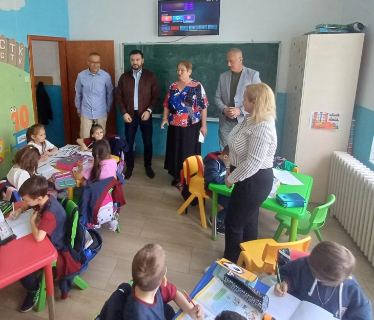 Janevska nga Shtipi: Angazhohemi për mësim në një turn në të gjitha shkolla, sepse dukshëm e përmirëson diturinë e nxënësve