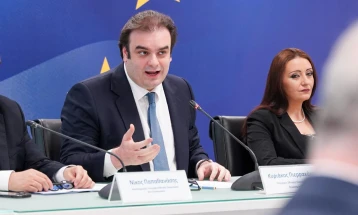 Пиеракакис: Грција планира десет години порано да ги исплати кредитите од првата програма за спасување