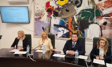 Информативен караван на Агенција за пошти во Кавадарци, граѓаните да ги знаат своите права и обврски