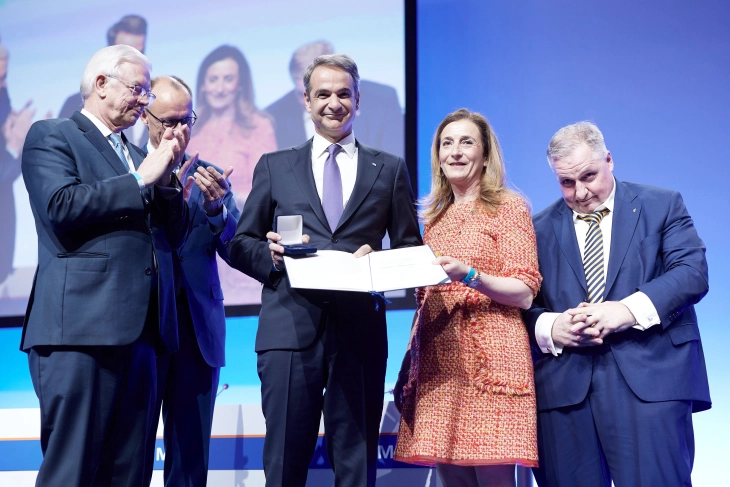 Мицотакис награден на Економскиот совет на германската ЦДУ за владините реформи и грчката економија