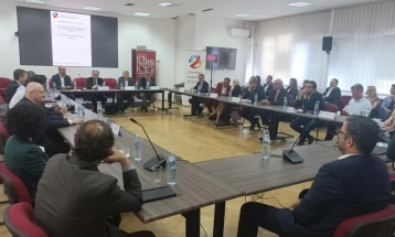 Дебата: Младите од ИТ секторот не треба да се „продаваат“ за 800 евра месечно, туку за 5 000 евра