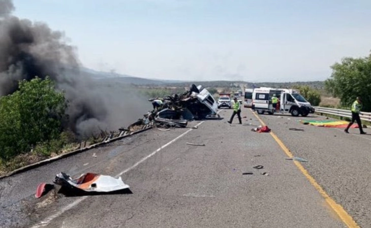 Најмалку 21 лице загина во сообраќајка во Мексико