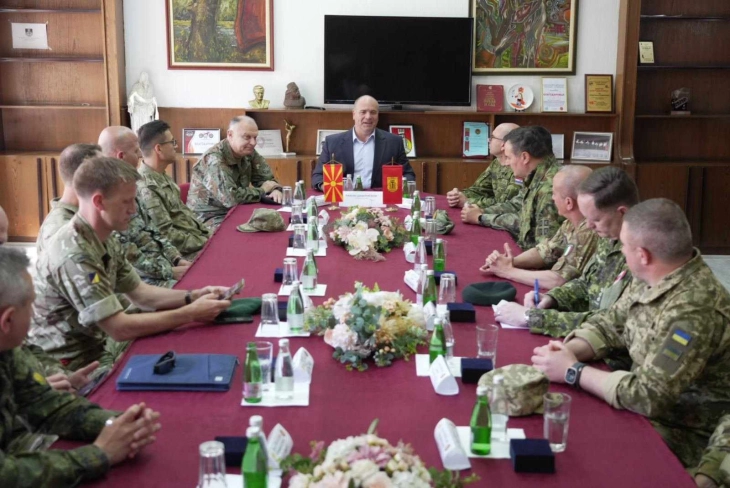 Кумановскиот градоначалник Димитриевски на средба со претставници на Асоцијацијата на одбранбени аташеа акредитирани во Македонија