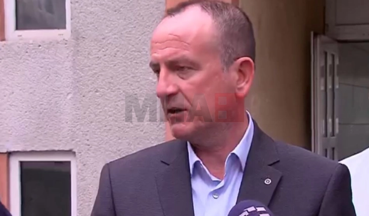 Arben Taravari resigns as health minister 