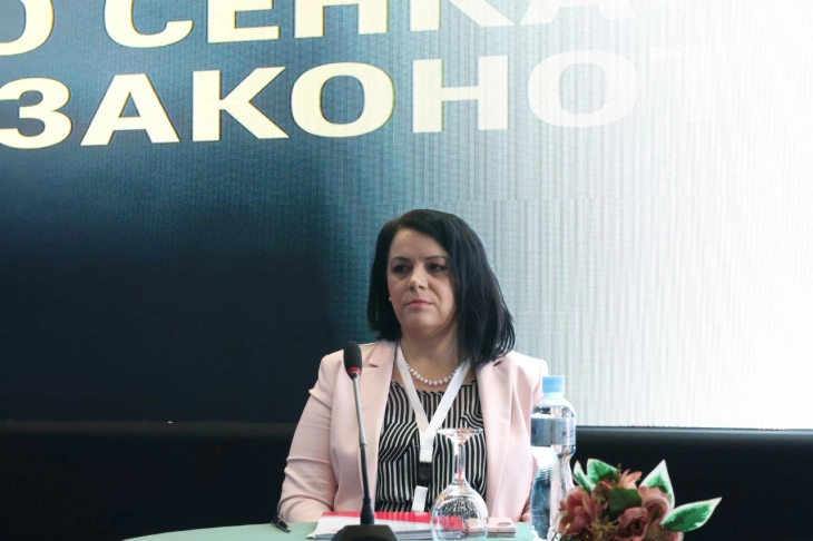 Директорката на УЈП Петрова на  89-та средба на правници  „Даночна илузија: Маневри во сенката на законот“ во Охрид