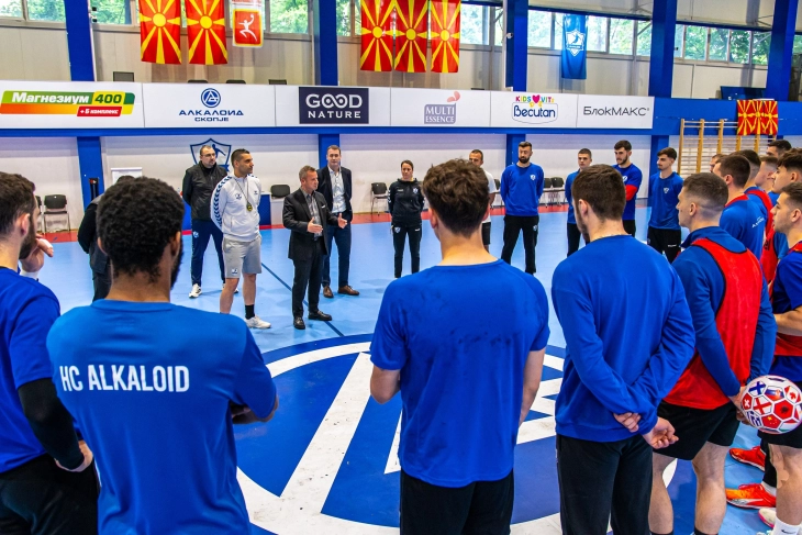 Ракометарите на Алкалоид пристигнаа во Атина за финалето со АЕК