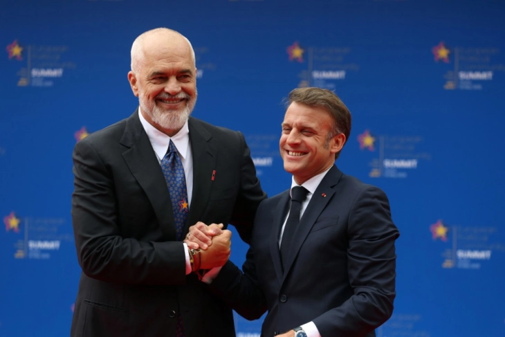 Макрон е сигурен дека Трамп ќе одговори на цинизмот на Путин