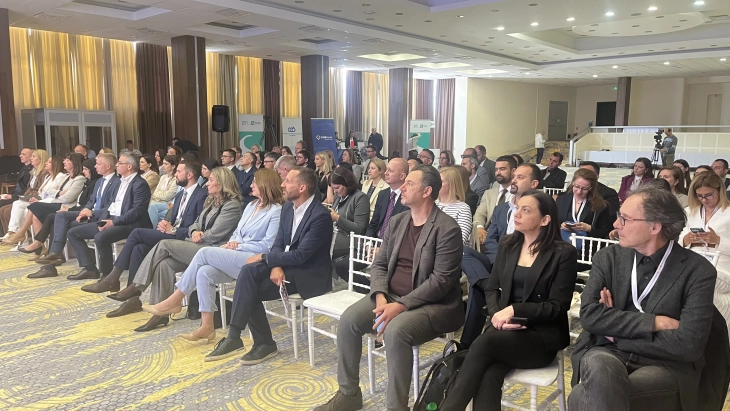 Во Охрид панел-дискусија за предизвиците наметнати од промените во светските економски и монетарни процеси