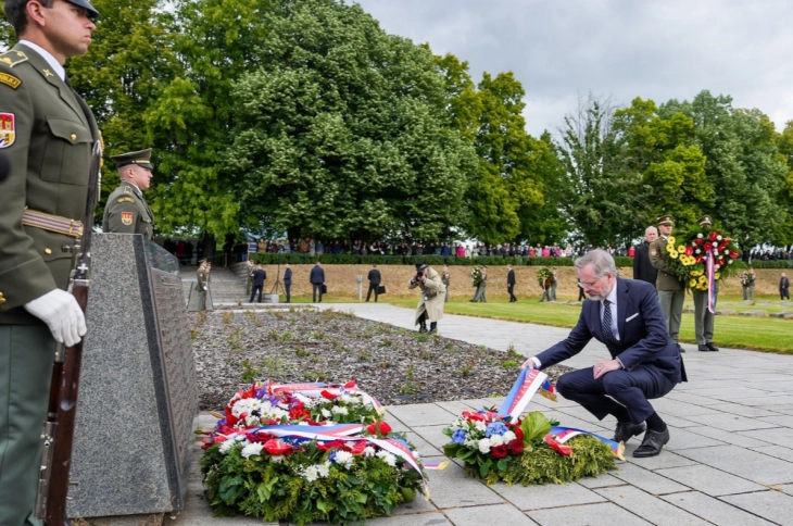 Фијала од логорот Терезин: Денешната пропаганда треба да се споредува со нацистичката