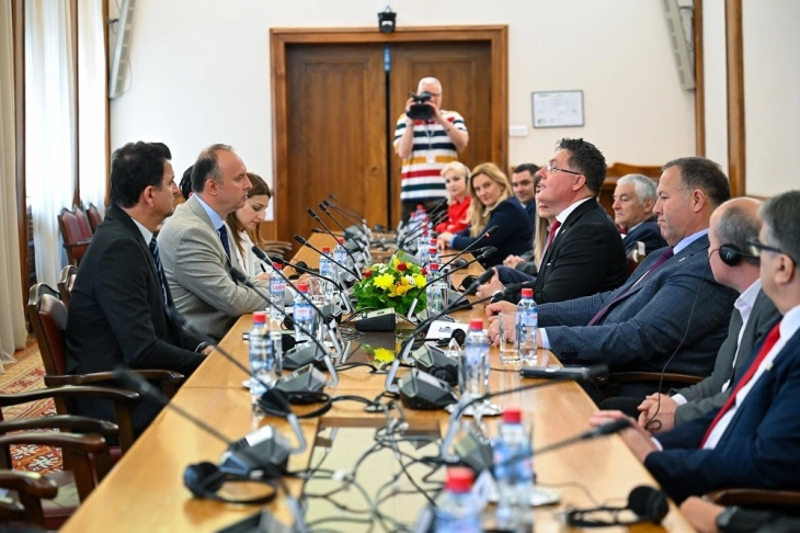 Средба на претседателот Гаши со Делегација на Црвениот крст