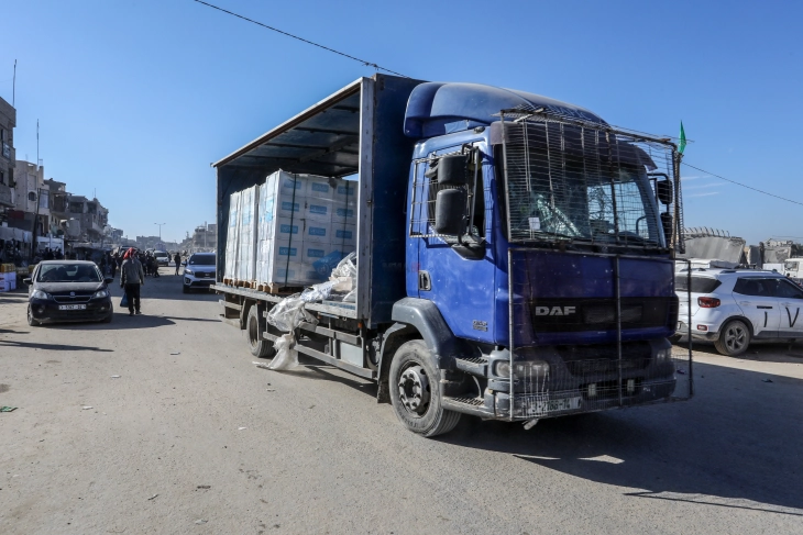 Израел дозволи влез на камиони со храна за бебиња во Газа, соопшти израелското МНР