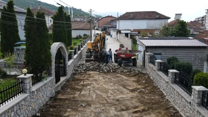 Урбано обновување во Дебар, улиците „Сабри Карамети“ и „Петрит Бомова“ добиваат нов лик