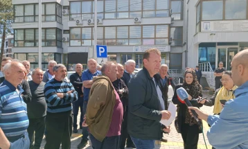 Земјоделци од полошко бараат од Општина Гостивар да обезбеди целосен проток на вода низ канал за наводнување