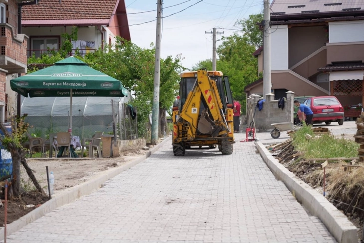 Продолжува реконструкцијата на улици во приградски населби во Куманово