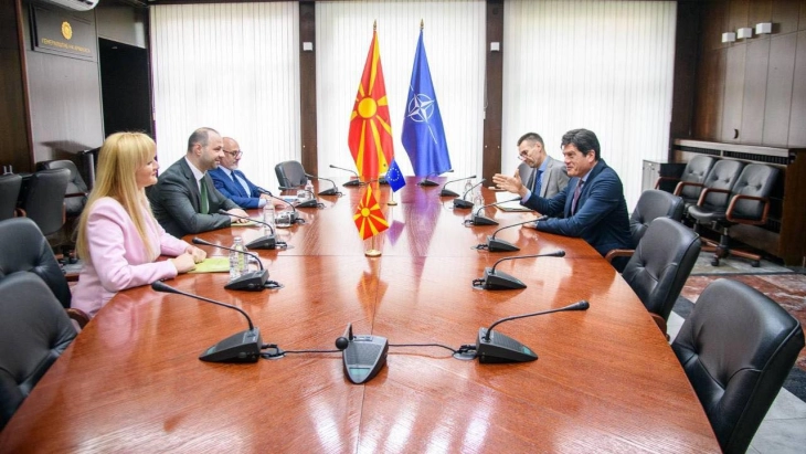 Средба на министерот Мисајловски со евроамбасадорот Рокас