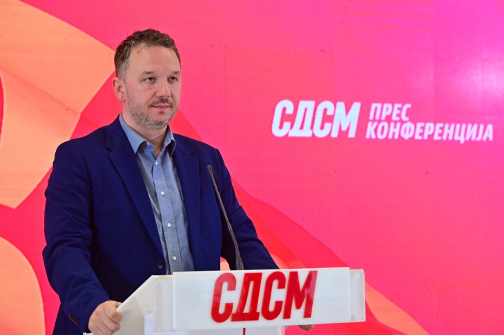 Костовски: Владата да одговори дали ќе разговара за примање мигранти?