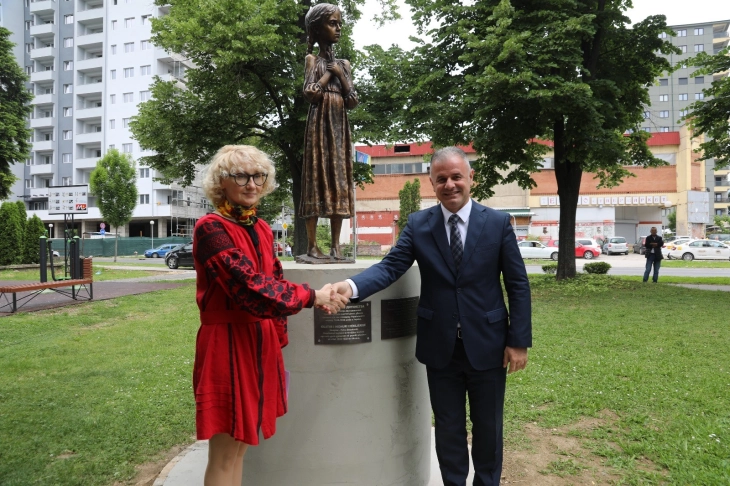 Поставена скулптурата „Горчливото сеќавање на детството“ во Паркот „Украина“ во Чаир