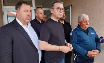 Младиот компир во струмичко ќе се откупува за 35 денари килограм, постигнат договор со откупувачите со посредство на министерот Трипуновски