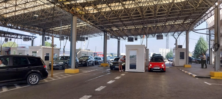 Опожарено „БМВ“ во движење во близина на граничниот премин Табановце