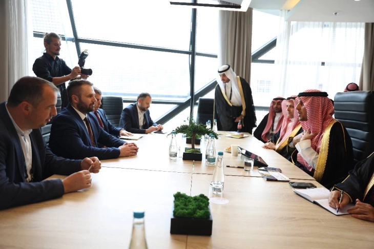 Средба на министерот Дурмиши со заменик-гувернерот на ГАФТ: Саудиска Арабија изрази подготвеност за економска соработка