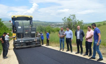 Асфалтирање на локален пат во Миладиновци, општина Илинден