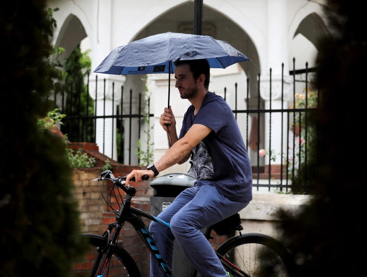 За викендот дожд, град, грмежи и ветер