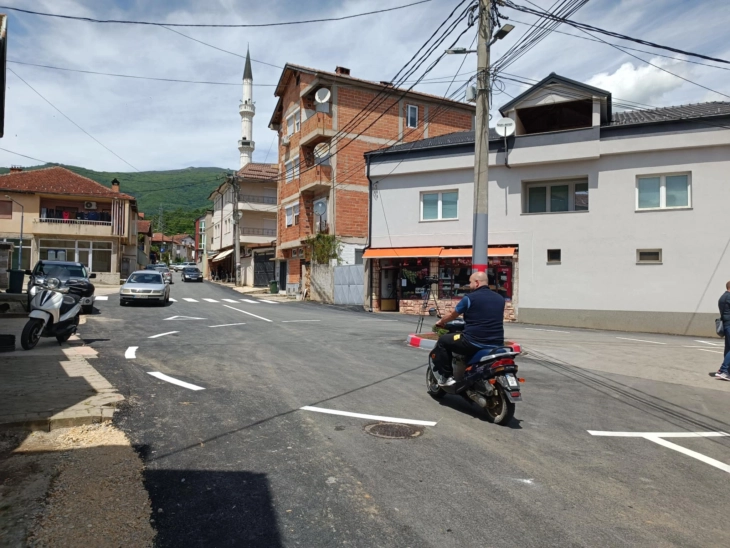 Асфалтиран главниот пат низ Здуње