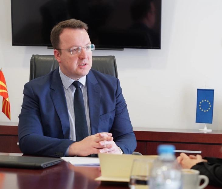 Николоски:  Велика Британија на располагање ни ги става најголемите умови, своите највредни луѓе