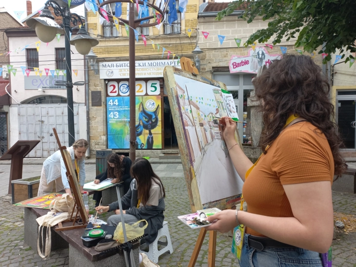 Над 150 млади ликовни уметници во Битола го слават патронот на Детското ликовно студио