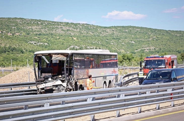 Дванаесет повредени во судар на два автобуса кај Сплит